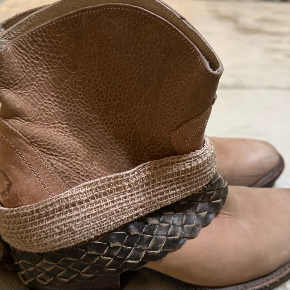 Freebird Mezcal tan ankle boots.